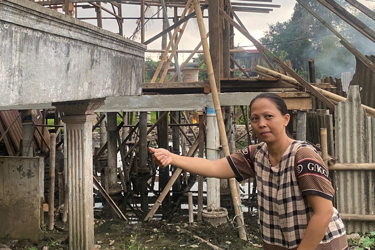 Cerita Keluarga di Bekasi Hidup Terimpit di Rumah yang "Ditelan Bumi" dan Diselimuti Ancaman