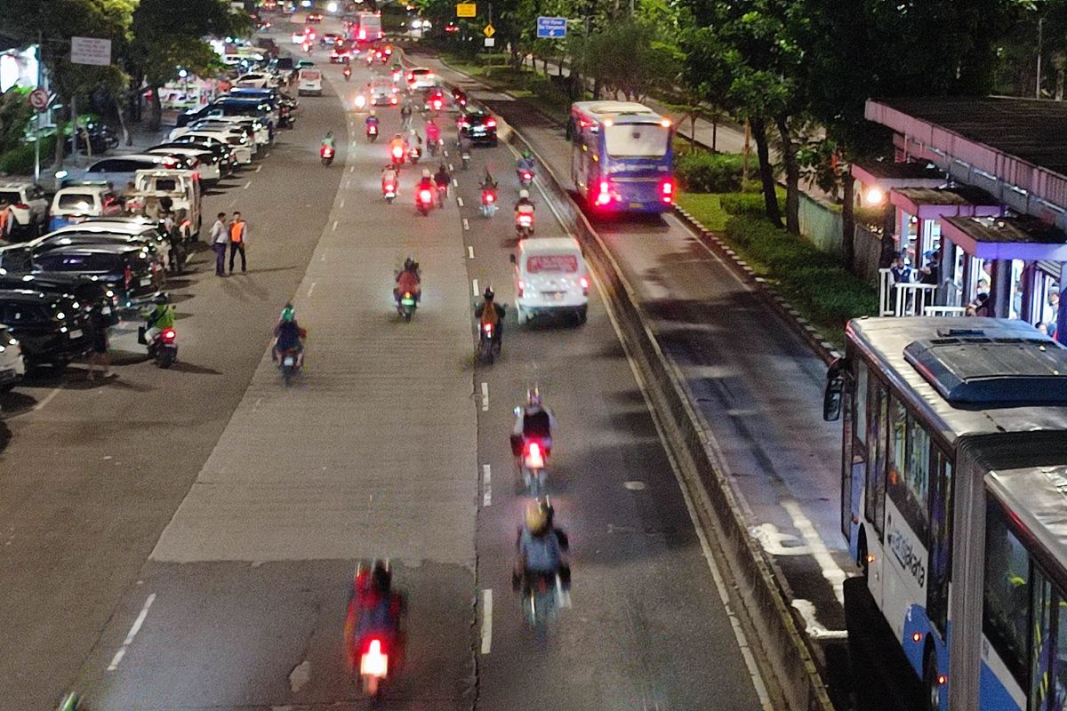 Jalan Mayjen Sutoyo Cawang Sempat Dipenuhi PKL dan Parkir Liar